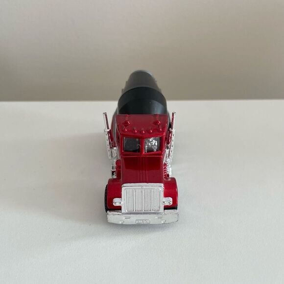 Vintage Matchbox 1981 Peterbilt Cement Truck Metallic Red Vintage Diecast 1:2 - Picture 2 of 9